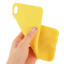 Carregar imagem no visualizador da galeria, Capa de silicone para iPhone XS Max (Amarelo)
